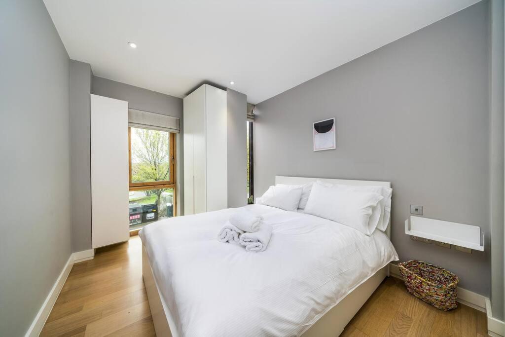 Modern 1 bedroom apartment in Hackney Wick Londen Buitenkant foto